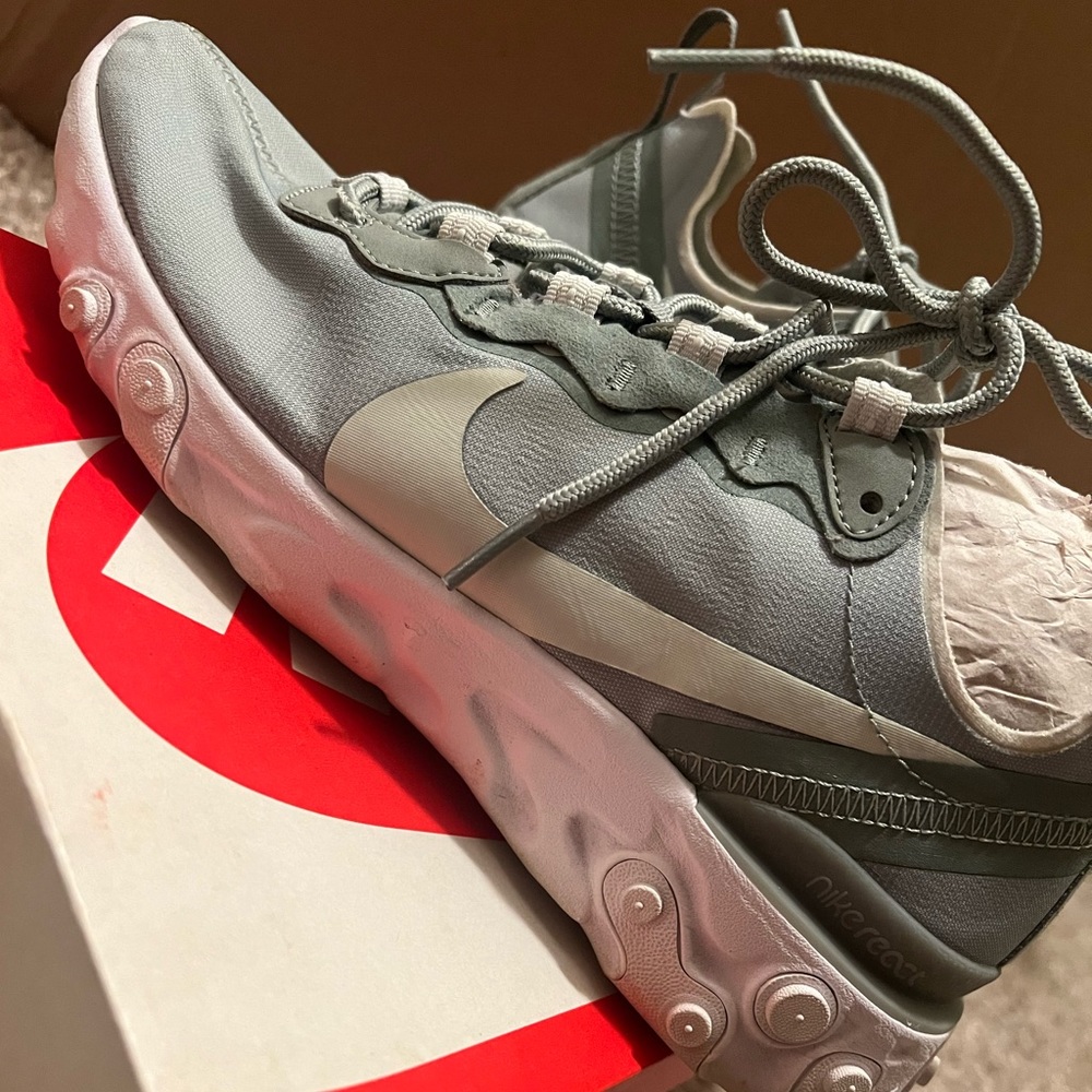 Women’s Nike React Element Sz 7
